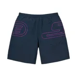 Short de baño azul con cintura elástica y logo grande en color fucsia en ambas piernas.