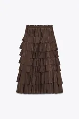 Falda midi marrón con cintura elástica y volantes en capas.