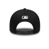 Gorro tipo 9FORTY de New Era, color negro, con el logo de Los Angeles Dodgers bordado en blanco en el frente. Presenta visera curva y ajuste trasero.