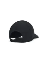 Gorro deportivo Under Armour Launch, color negro con logo reflectivo plateado.