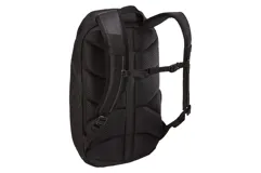 Mochila Thule EnRoute de 20 litros, color negro con detalles en gris. Cuenta con compartimento acolchado para cámara DSLR o mirrorless, bolsillo interior para tablet o laptop de hasta 13 pulgadas, bolsillo lateral para botella de agua o trípode, compartimento superior con tela suave para celular y objetos de valor, bolsillo frontal de acceso rápido y pasador para sujetar a valija con ruedas.