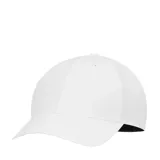 Gorra deportiva Nike color blanco con visera curva y logo bordado en el frente.