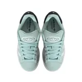 Zapatillas Adidas Campus 00s color verde agua con las tres tiras laterales blancas y detalles en negro en el talón. Suela blanca con base color caramelo.