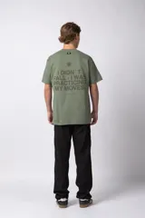 Remera oversize de algodón premium color negro, con estampado frontal minimalista de un sol y la frase "VCP CONCEPT STUDIO" en blanco.