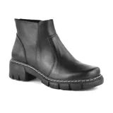 Bota corta negra de cuero con cierre lateral, suela track y detalle de costuras blancas.