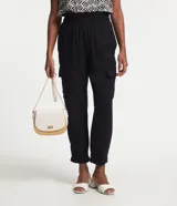 Pantalón jogger negro de viscosa con cintura elástica y bolsillos cargo laterales.