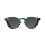 Lentes de sol redondos con montura de acetato con estampado de hojas en tonos verdes y grises. Lentes grises y patillas con el logo de la marca Indie. Hechos a mano y sustentables.
