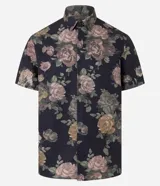 Camisa de hombre de manga corta con cuello inglés y abotonada al frente. Confeccionada en tejido anarruga con estampa floral.