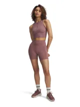 Calza corta deportiva color marrón, de tiro alto y corte ajustado.