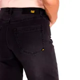 Pantalón de jean celeste de pierna ancha con roturas en ambas rodillas.