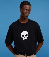 Remera negra de algodón con corte boxy, cuello redondo y mangas cortas. Estampado frontal con lettering "Sid's Toys" de Toy Story.