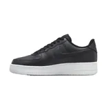 Championes Nike Air Force 1 '07 LV8, color negro con suela blanca.