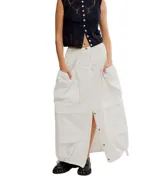 Falda larga color caqui con diseño abotonado en el frente, cintura elástica y silueta amplia. Presenta volados en capas y bolsillos delanteros fruncidos. El ruedo ajustable con cordón permite modificar su forma para un look más versátil y original.