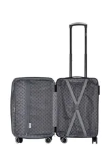 Valija rígida color naranja con diseño de líneas horizontales en relieve, carro reforzado, cierre expansible, ruedas dobles spinner 360, sujeción y compartimiento interno. Candado incorporado. Material Polipropileno. 19 Pulgadas.