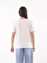Remera blanca de algodón con estampado de limones y texto en azul.