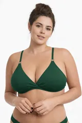 Top de bikini verde con corte triangular y tirantes regulables.