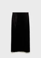 Falda midi de tejido satinado color negro con plisado fino y cintura elástica. Diseño evasé sin forro interior.