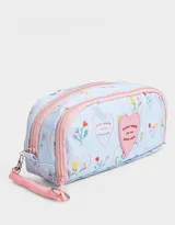 Cartuchera celeste con estampado de corazones y flores, con dos divisiones y cierres.