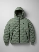 Campera puffer color ladrillo con capucha, cierre frontal con cremallera y bolsillos laterales con cremallera.