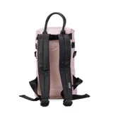 Matera estilo mochila color negro, confeccionada en nylon combinado con símil cuero. Cuenta con tapa con cierre metálico, bolsillo interno, asas y correa extensible.