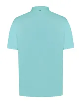 Chomba celeste de piqué de algodón pima peruano, con cuello clásico y tapeta de dos botones.
