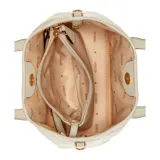 Cartera tote Guess Latona Mini, color blanco hueso, con doble asa de mano y correa bandolera extraíble con logo estampado. Tiene logo triangular metálico dorado en el frente y herrajes dorados.