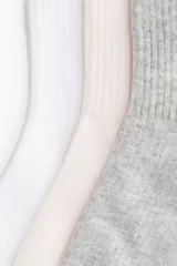 Pack de cinco pares de medias tobilleras acanaladas en colores gris, blanco y rosa.