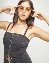 Collar plateado de aleación de metales con eslabones rectangulares dobles.