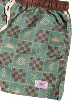 Short de baño verde con estampado de figuras geométricas en marrón y beige, cintura elastizada con cordón ajustable.