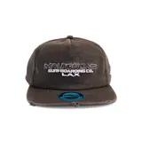 Gorro snapback gris oscuro con logo de la marca bordado en blanco en el frente.