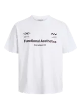 Camiseta de manga corta y cuello redondo, corte holgado (loose fit), color blanco. Presenta un estampado frontal en color oscuro con texto que incluye "Functional Aesthetics", "CoreSport©", "1990 CORE SPORTS MAKE LIFE WELL" y tres estrellas con "CREATIVE DEPARTMENT".