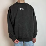 Buzo negro de corte oversize con estampado de cuatro recuadros con diseños de plantas en la espalda.