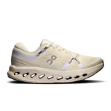 Championes de running On Cloudsurfer 2, color beige con detalles en blanco y logo plateado.