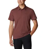 Polo de hombre Columbia Tech Trail, color blanco, de manga corta, con logo bordado en el pecho. Confeccionada en tejido hidroabsorbente Omni-Wick™ con elastano.
