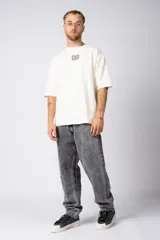 Jean negro de corte mom oversize.