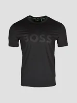 Remera negra de poliéster, corte slim fit, con logo 'BOSS' estampado en el pecho.