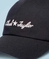 Gorro de béisbol negro con logo bordado "Chuck Taylor" en el frente.