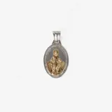 Dije ovalado de plata y oro con la imagen de la Virgen Milagrosa.
