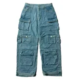 Pantalón jean celeste con múltiples bolsillos, corte baggy y tiro bajo.