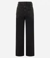 Pantalón wide leg de sarga color negro, con cintura alta, bolsillos delanteros y traseros, cierre con botón y cremallera, y trabillas para cinturón.