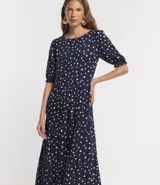 Vestido largo de viscosa color azul marino con estampado de lunares blancos, cuello redondo, manga corta abullonada y corte midi.