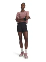 Remera corta de entrenamiento Project Rock para mujer, color borgoña con logo estampado en el frente.