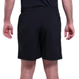 Short deportivo negro para hombre, con cintura elástica, largo a media pierna y logo de la marca en la parte inferior.