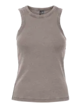 Musculosa marrón de punto canalé con cuello redondo y sisas anchas.
