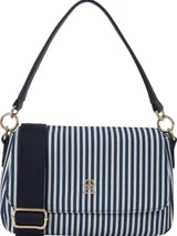 Cartera de hombro Tommy Hilfiger, con diseño a rayas verticales azules y blancas. Tiene correa de mano negra y correa bandolera azul.