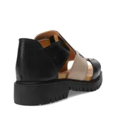 Sandalias de cuero combinadas en color negro y beige, con diseño de tiras cruzadas y suela track.