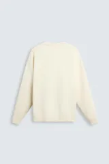Jersey marrón de punto suave, corte regular, cuello redondo y manga larga con terminaciones en rib.
