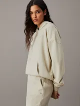Pantalón de chándal color beige de felpa de algodón con cintura elástica, puños de canalé y bolsillos laterales.