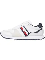 Zapatillas Tommy Hilfiger blancas con detalles en azul marino y rojo.