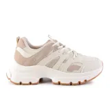 Championes urbanos Korium color beige con detalles en rosa pálido y blanco.